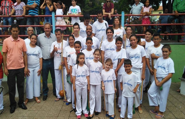 Participantes do  Projeto Capoeira que educa se apresentou ontem em Bom Jesus da Penha